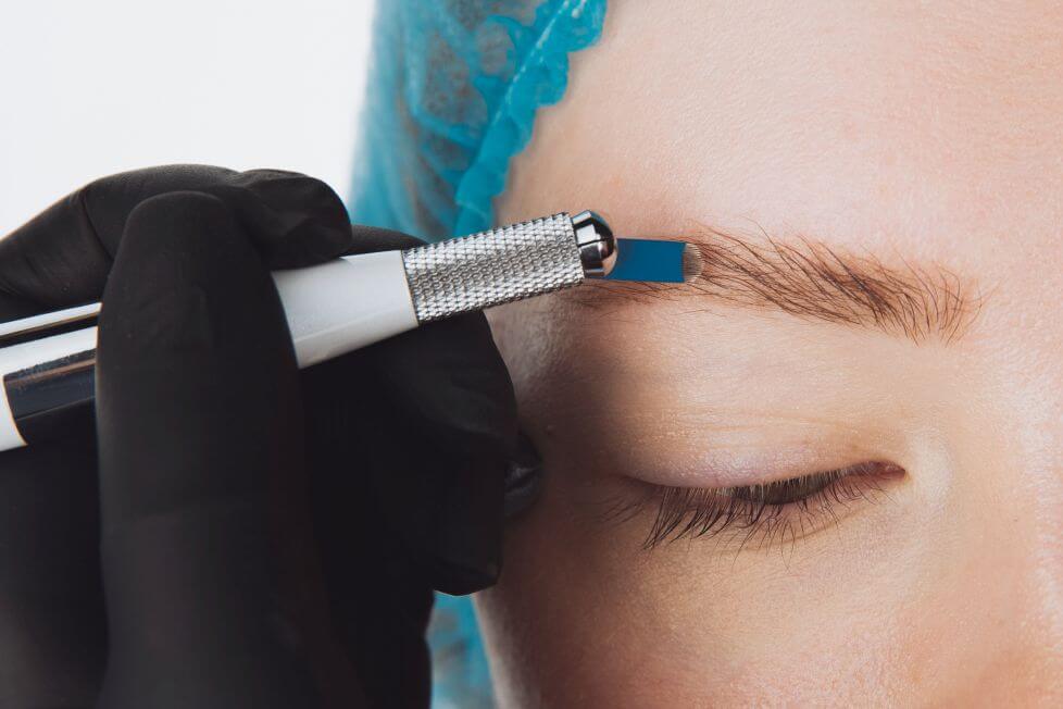 microblading brwi - na czym polega